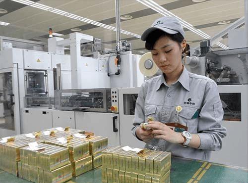 高材生投身卷煙流水線 一場(chǎng)關(guān)于人才配置的社會(huì)爭議